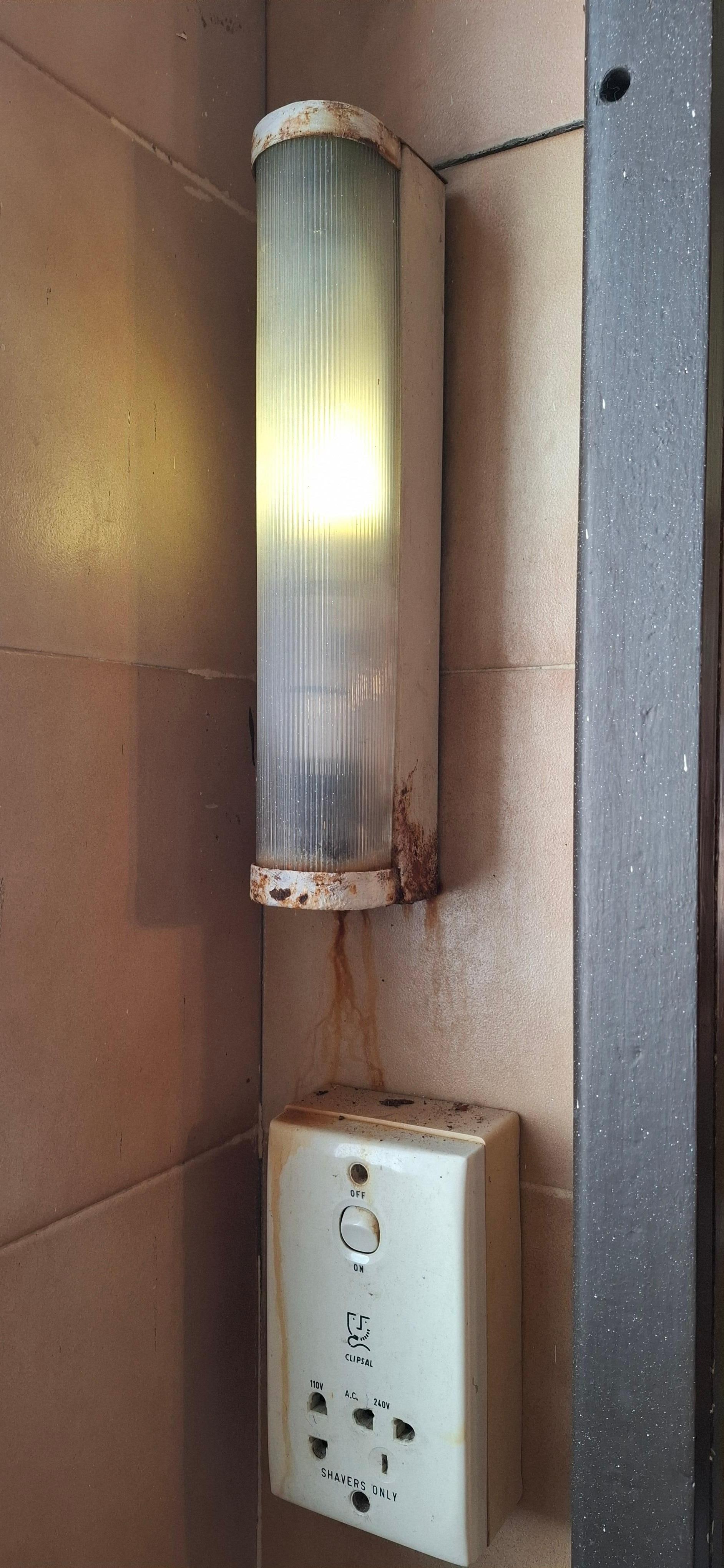 Schimmelpilz ūberall!Wände Bad