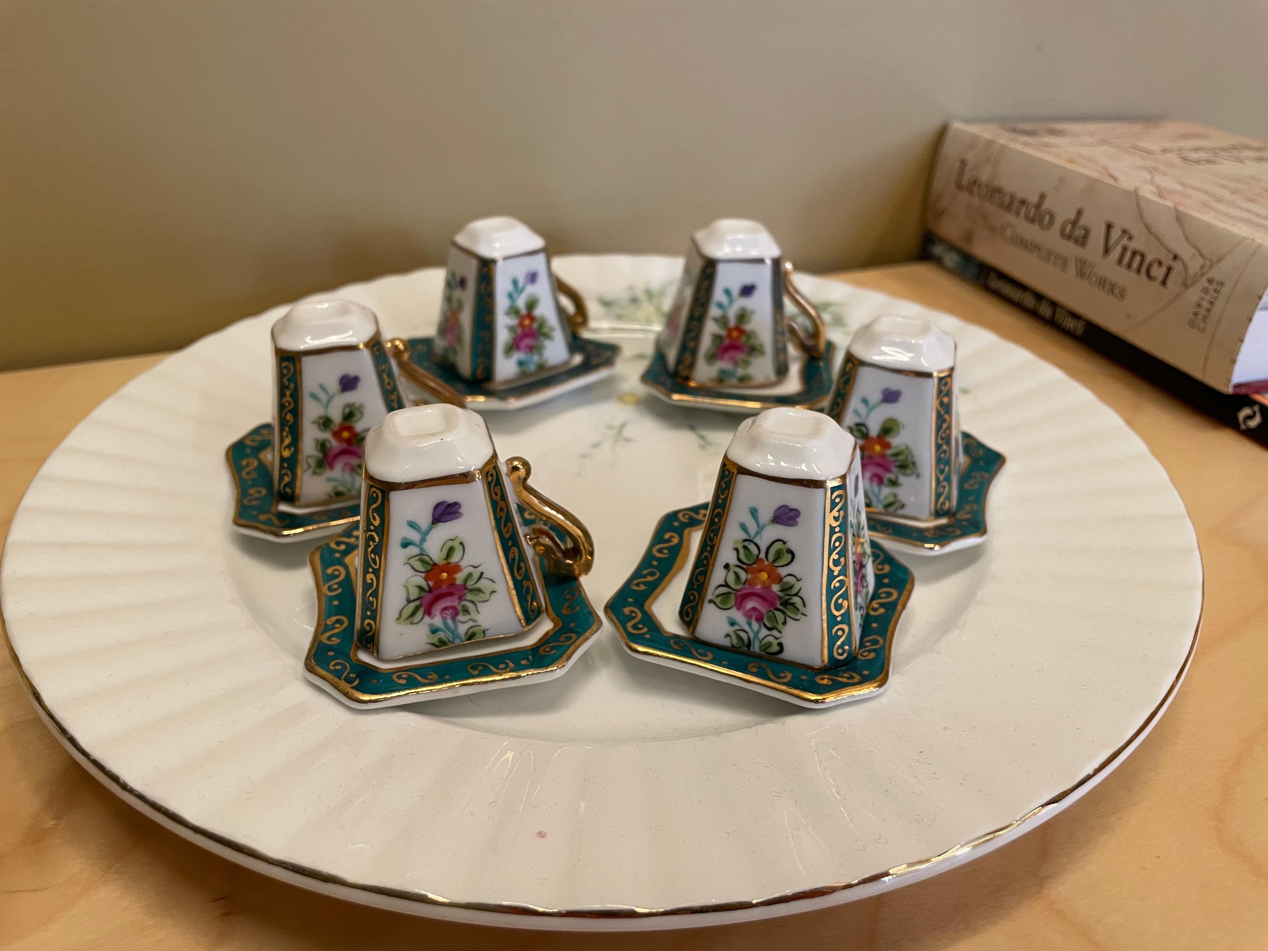 Tiny cups!