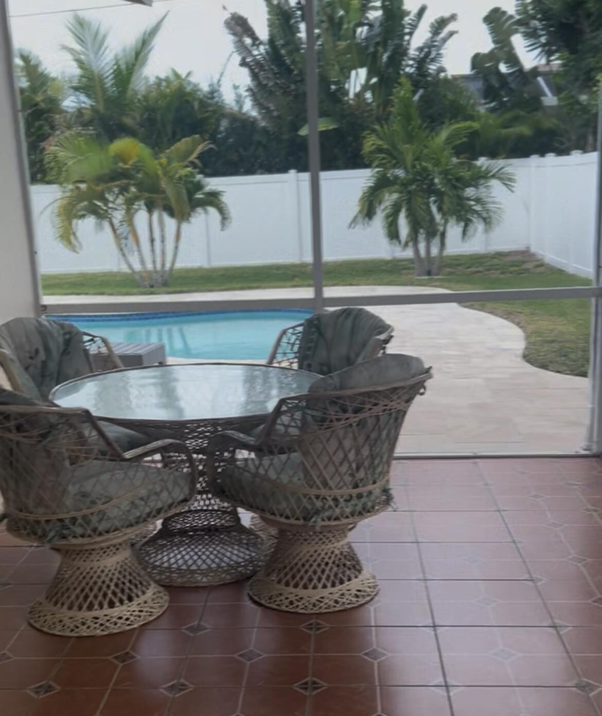 The pool is AWESOME and private and it's so nice to have this screened in outdoor eating area. 