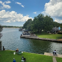 Lake view and great for fishing!