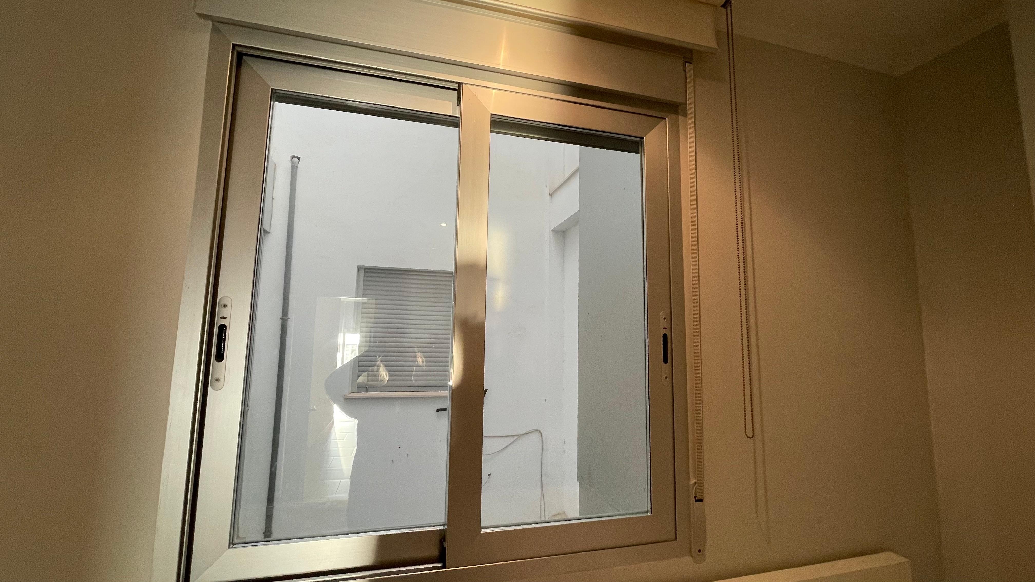 Zimmer mit Fenster zum Innenhof, ohne Frischluftzufuhr 