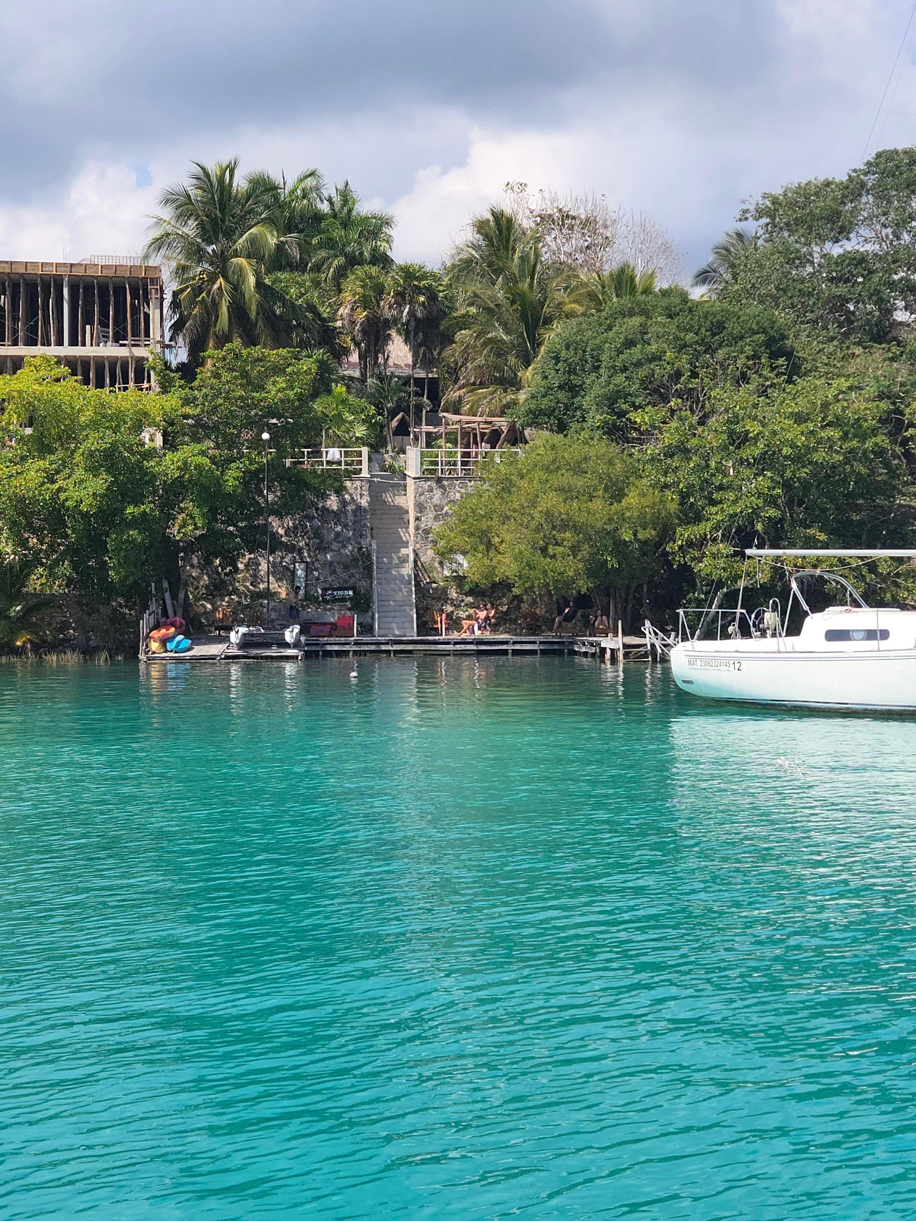 Entrée du site par le Lac