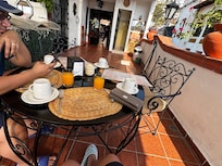 Restaurante y la comida muy rica y una vista chula