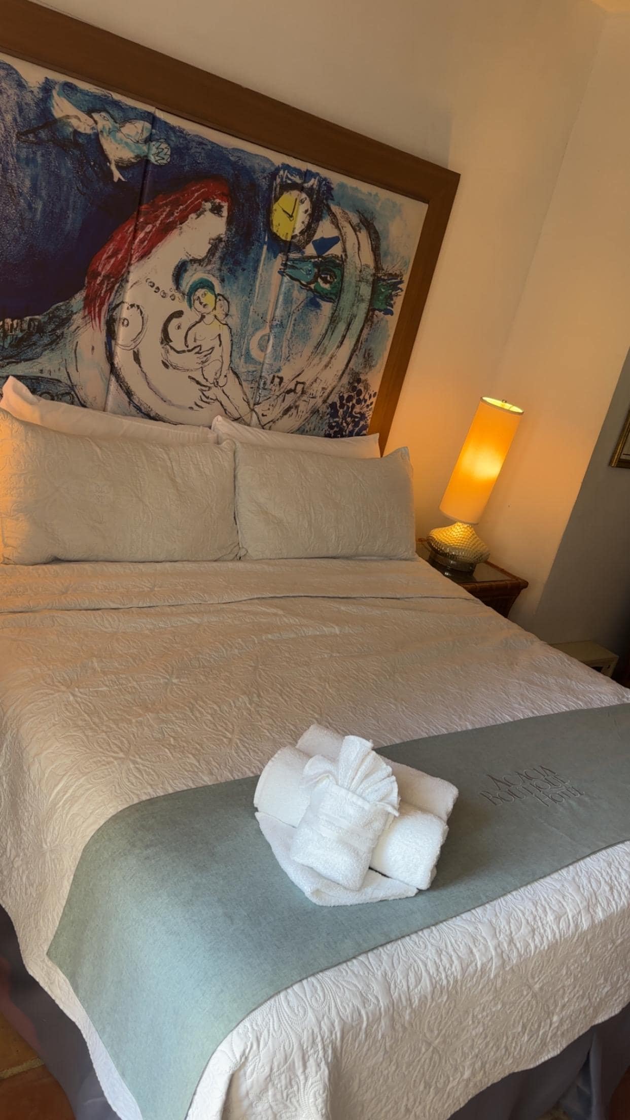 Good comfy king size bed.