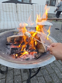 Grill und Feuerschale sind spitze