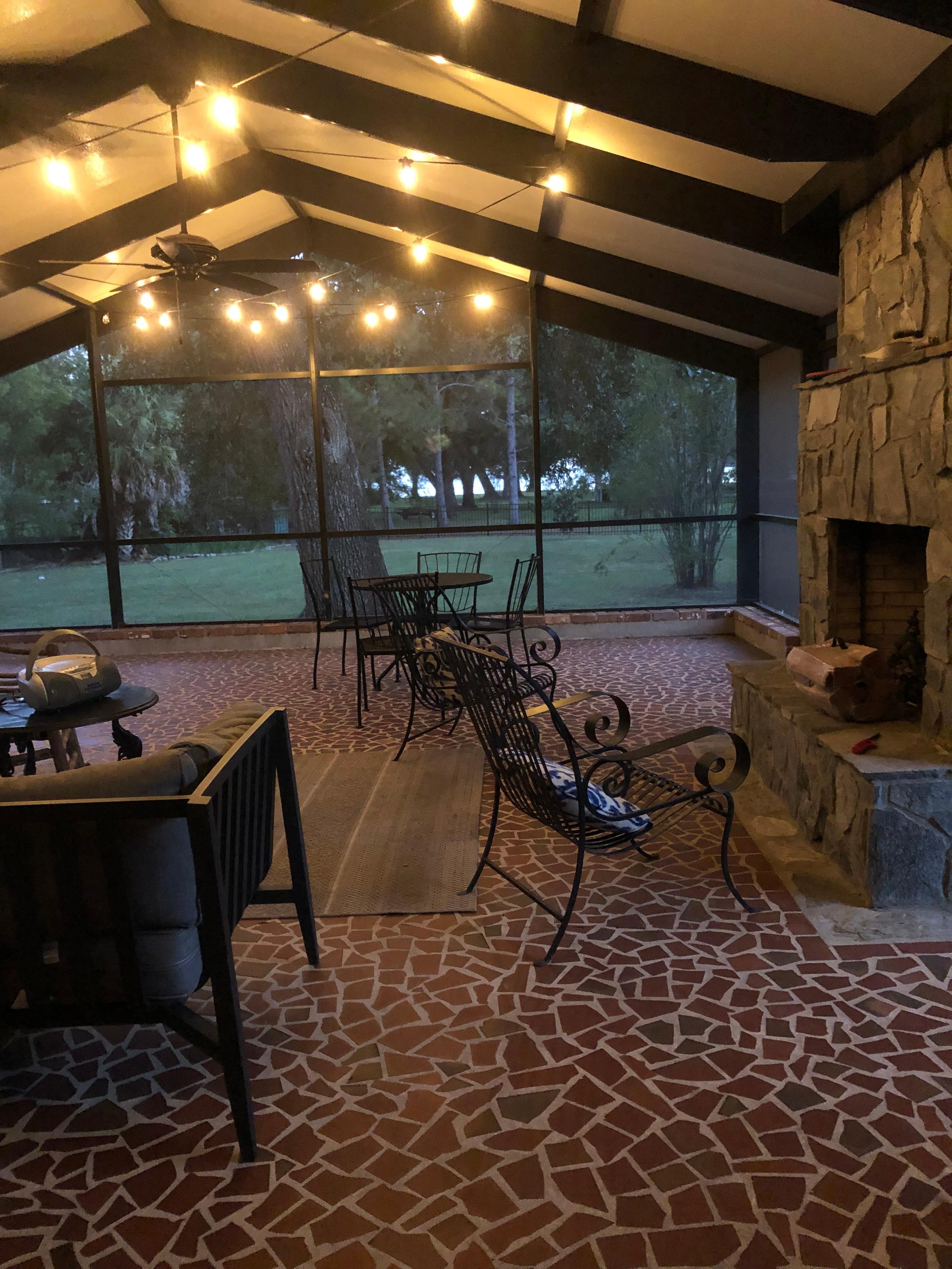 Beautiful screened room! Perfect for relaxing.