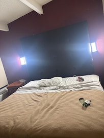 Nowhere near the same bed as in the picture in Expedia