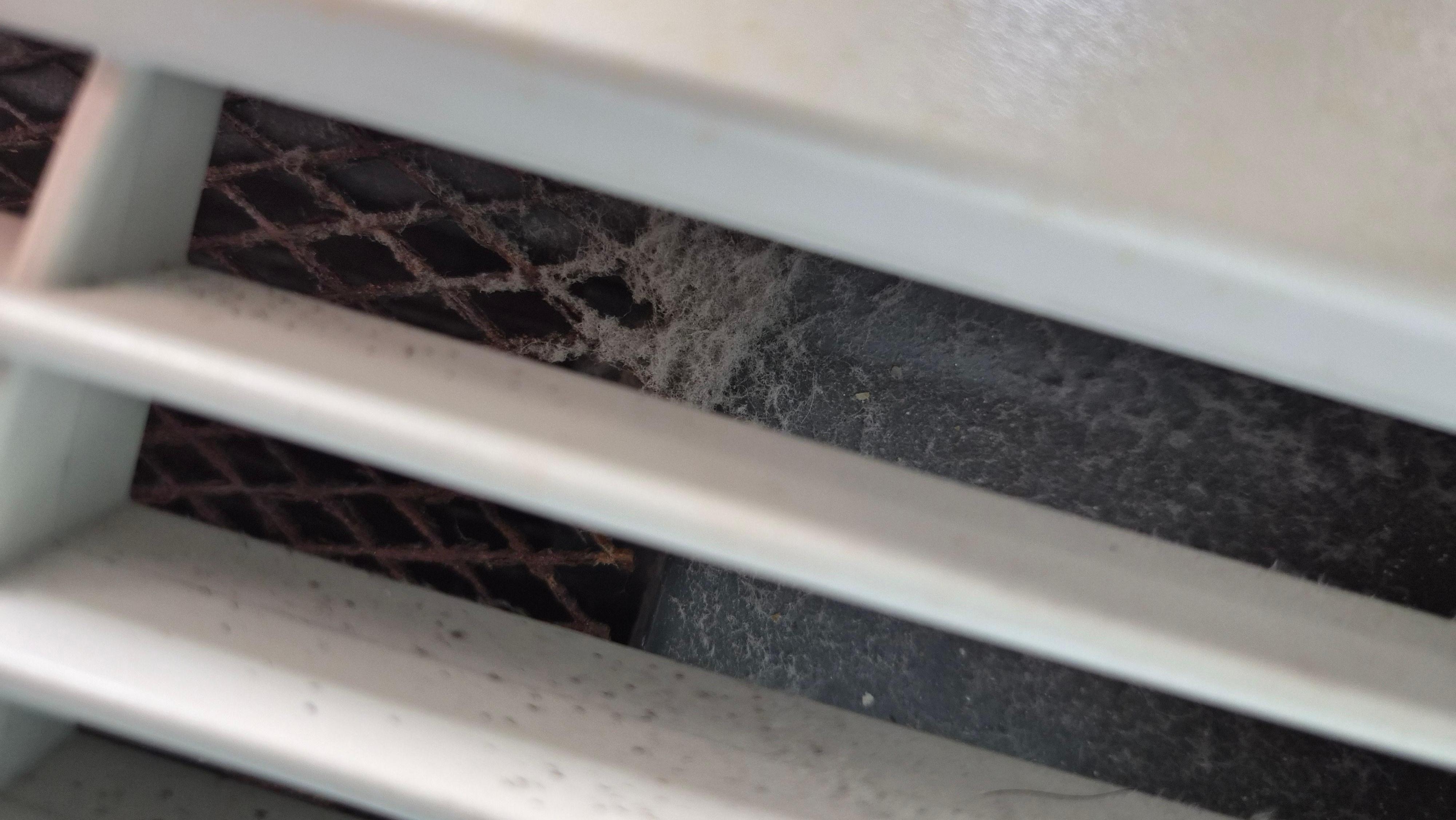 Heating/cooling unit full of dust