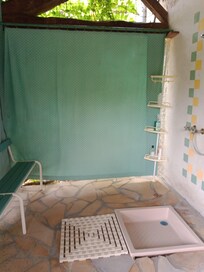 Salle de bain prêt de la piscine - Génial