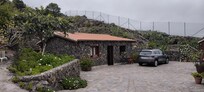 Vor dem Haus
