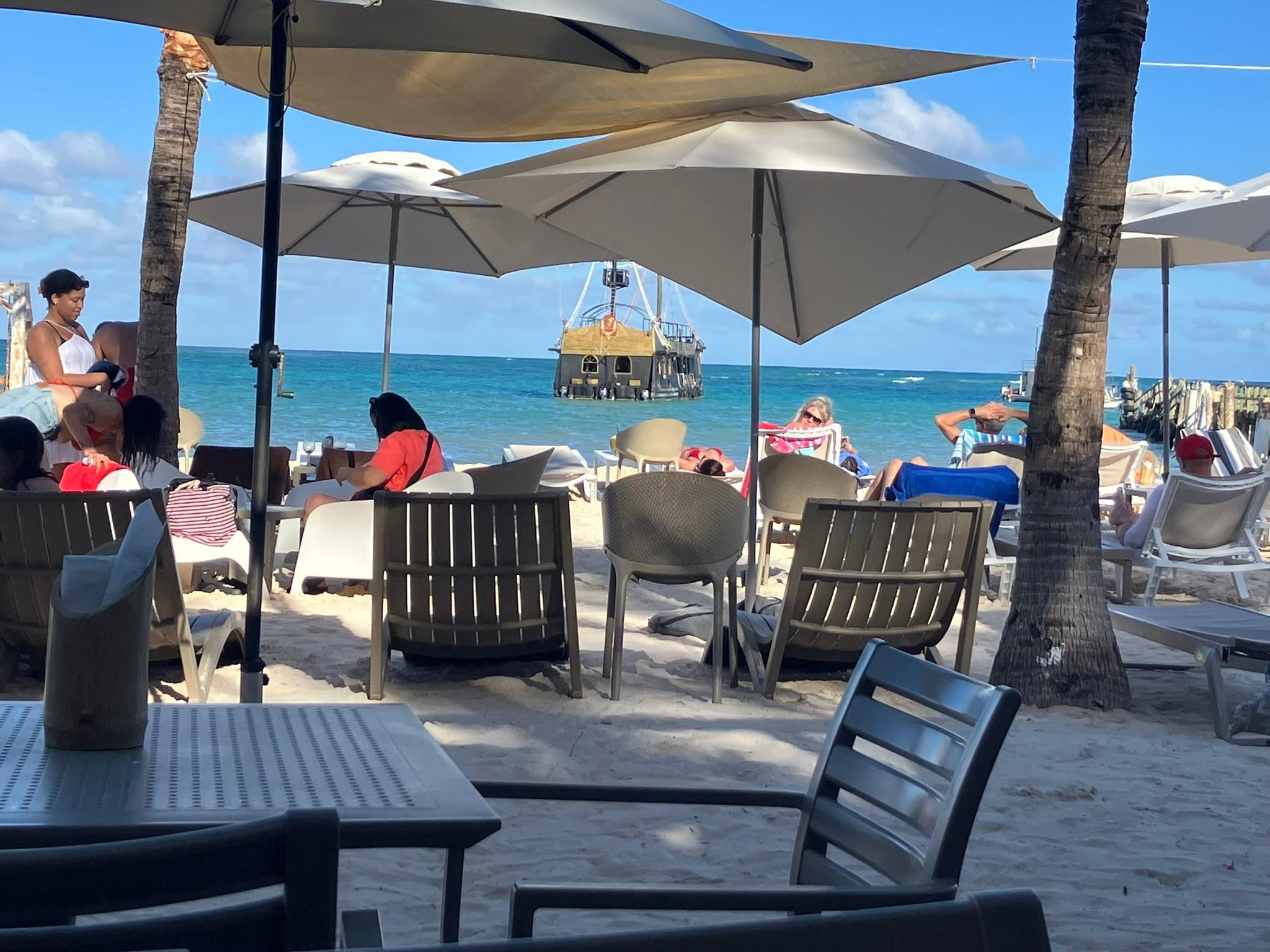 Hurricane restaurant is next door to Stanza Mare.  Had three meals there.  Great location and food.