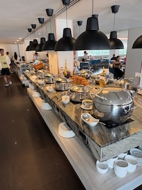 Mye å velge fra frokostbuffeten👍