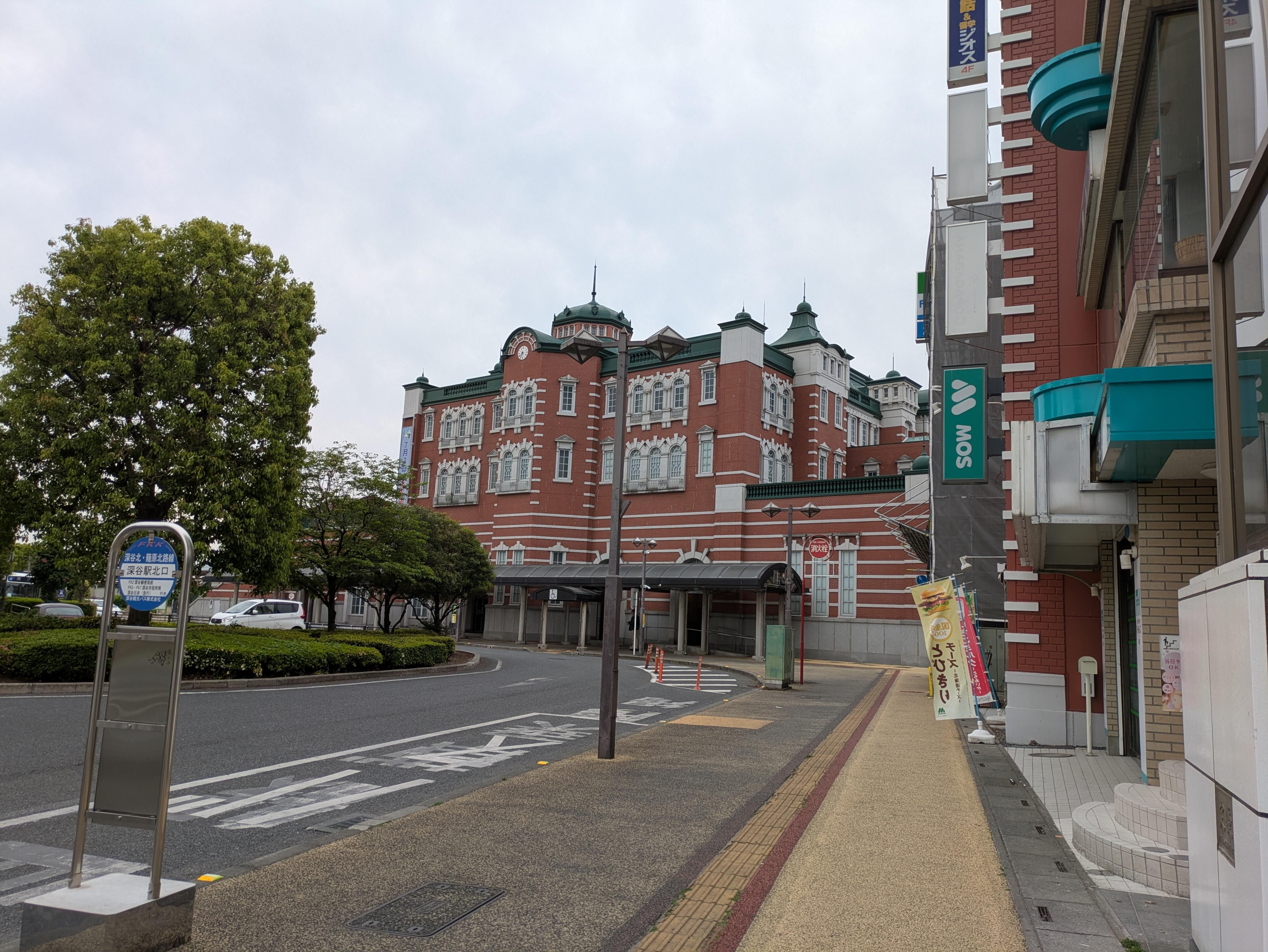 ホテル前から見える駅舎です
