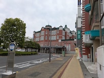 ホテル前から見える駅舎です