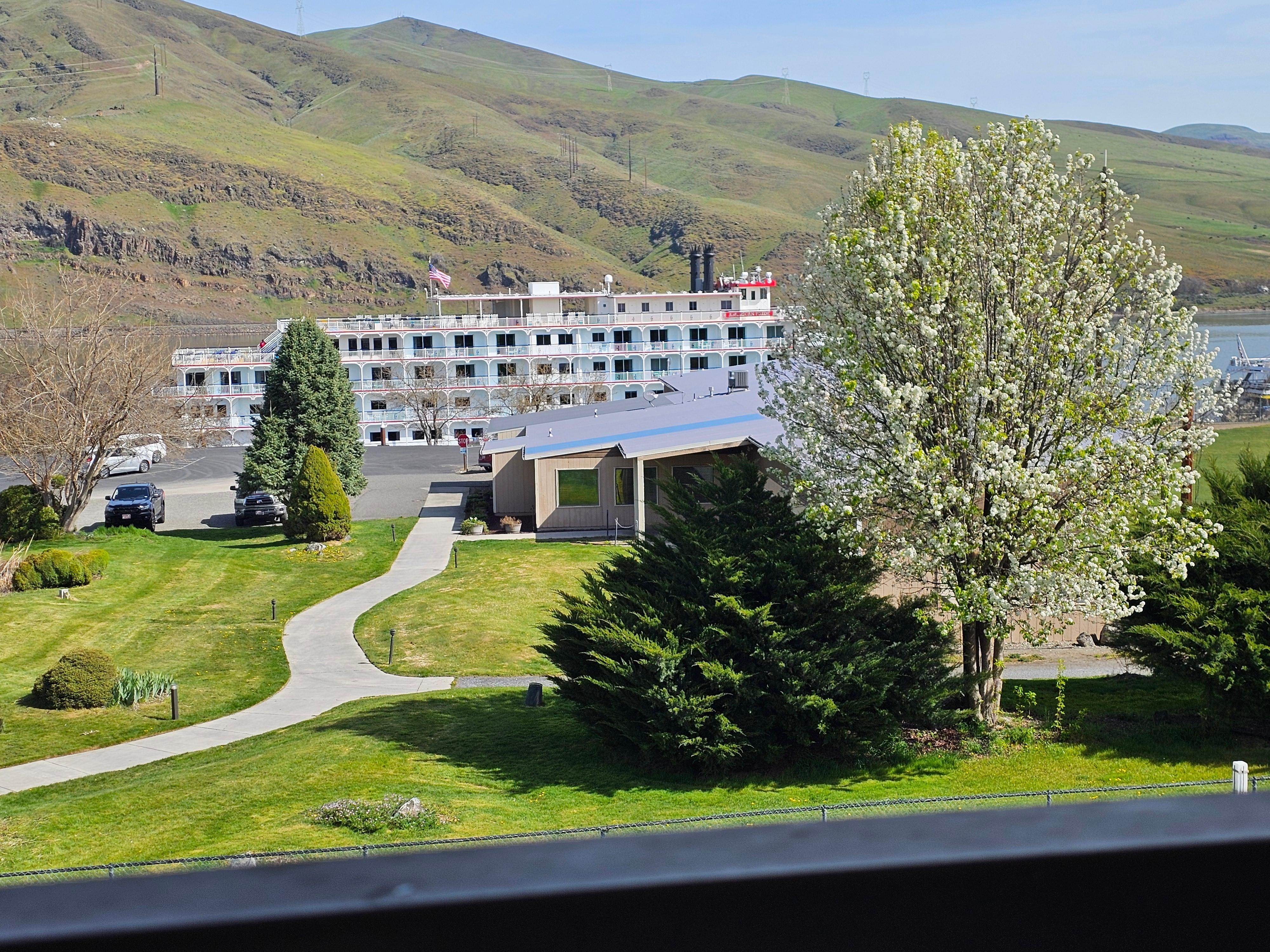 American Cruise ships for Columbia River tours dock behind the hotel. 