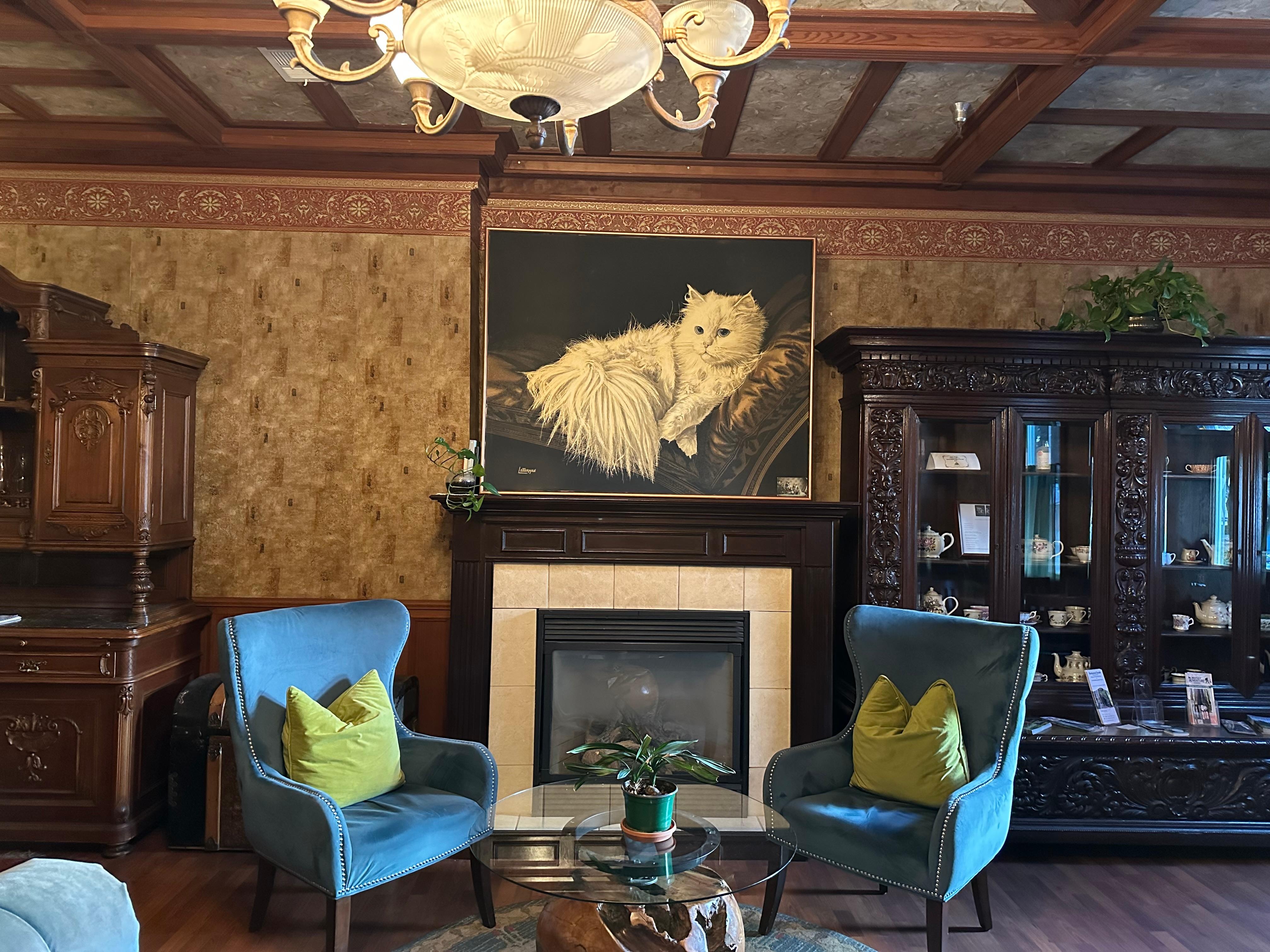 Lobby where breakfast is served. 