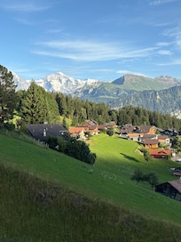 Utsikt mot Jungfrau fra rommet mitt.