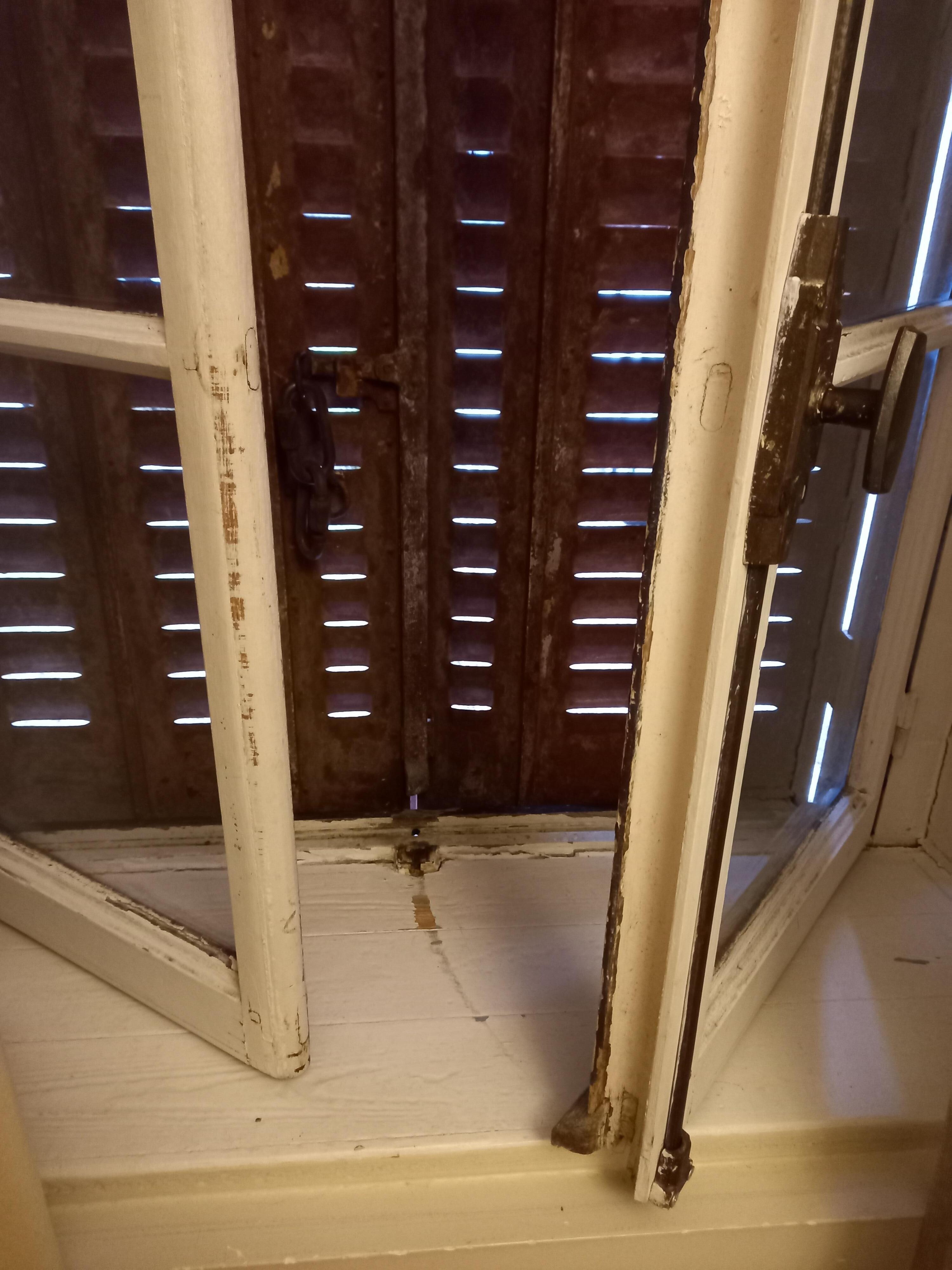 Photo de la fenêtre de la chambre. 