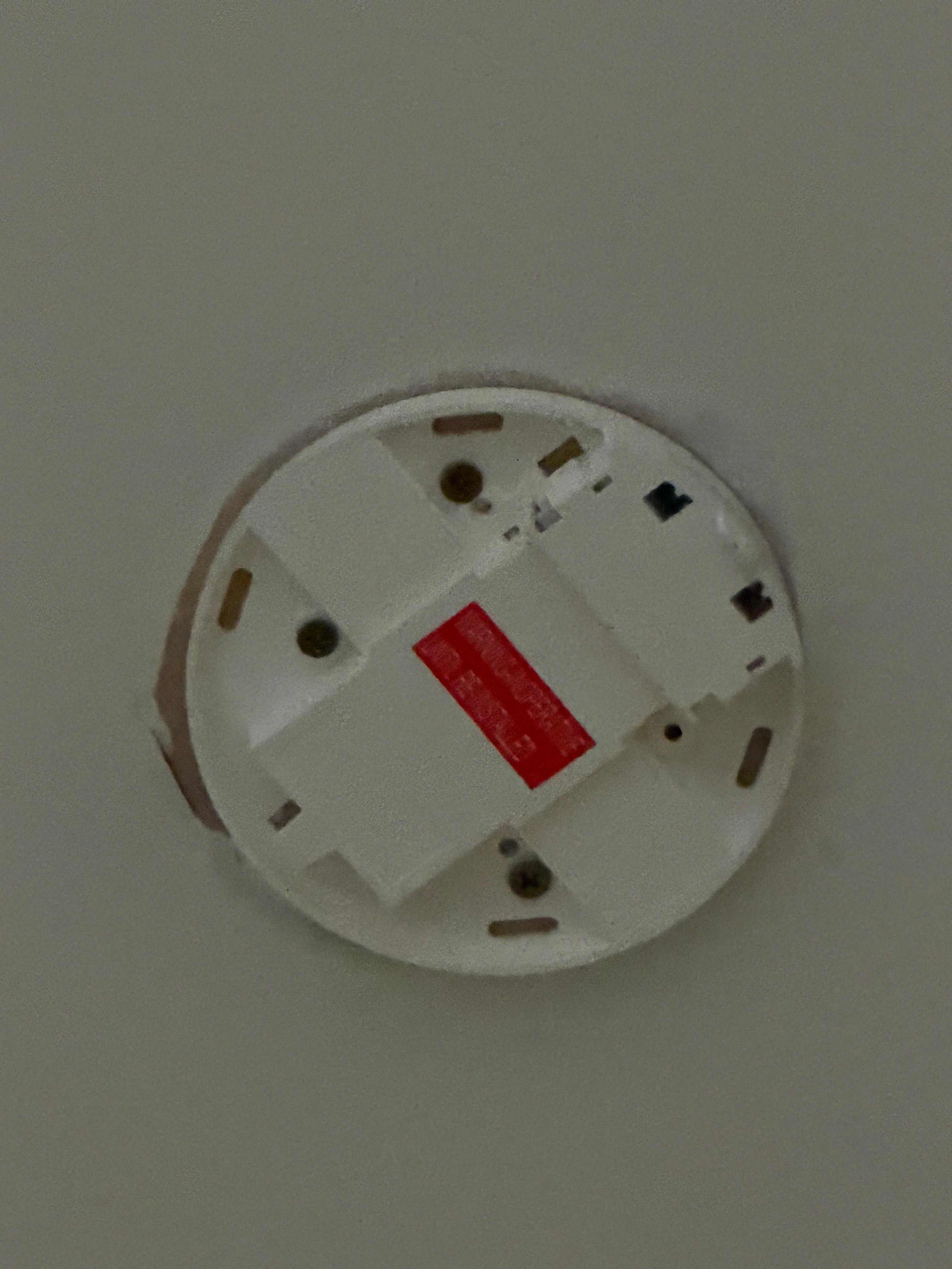 Missing smoke alarm!