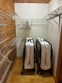 twin cots with no sheets. I confirmed through phone and email that I had 5 guests. I begged for 2 days to get sheets and never got any. Housekeeper was not contacted until the night I left.