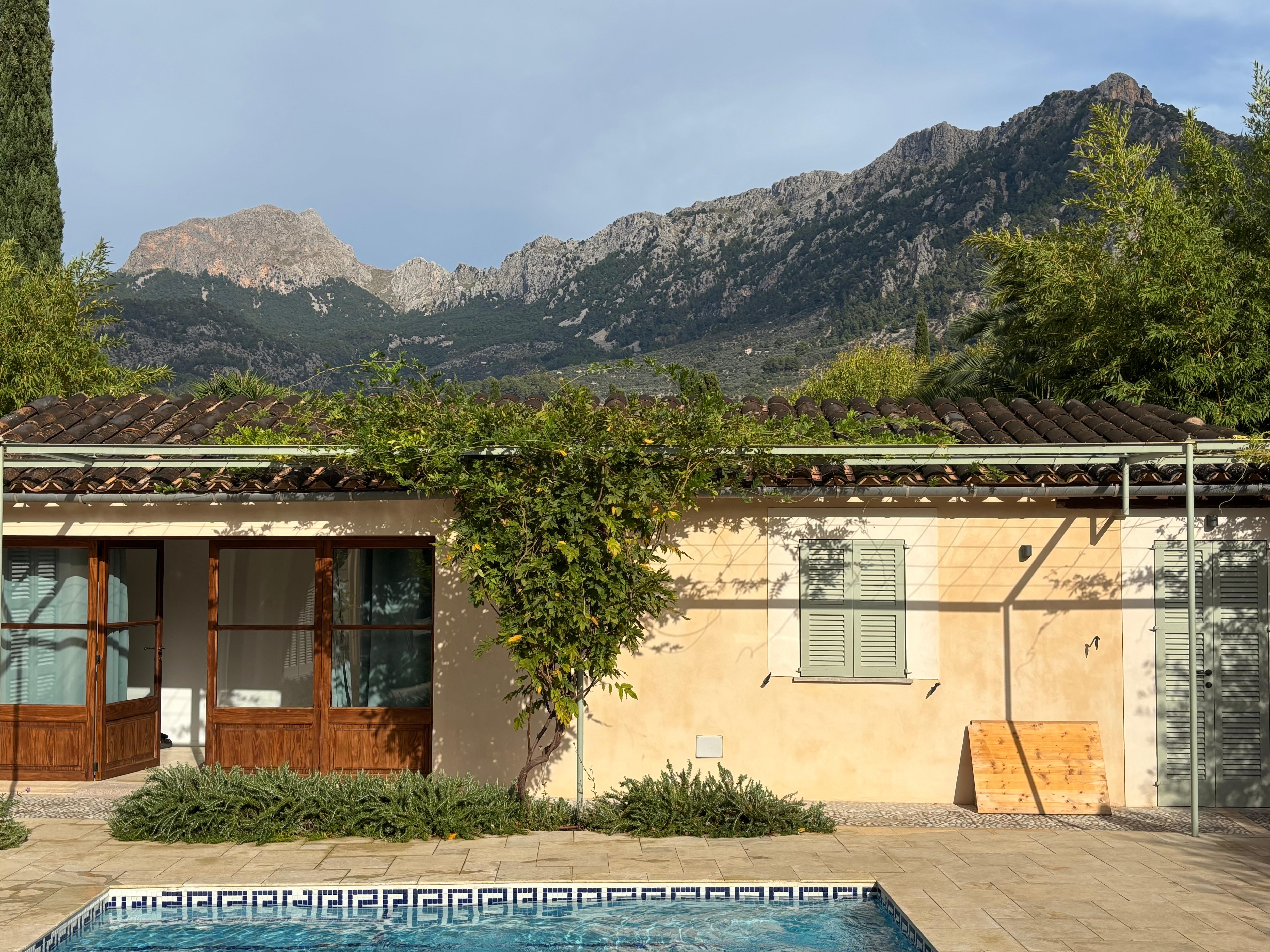 Beautiful view to the mountains from the pool area