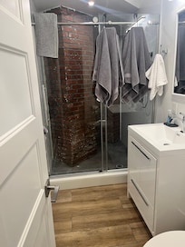 Killer shower and well-done bathroom
