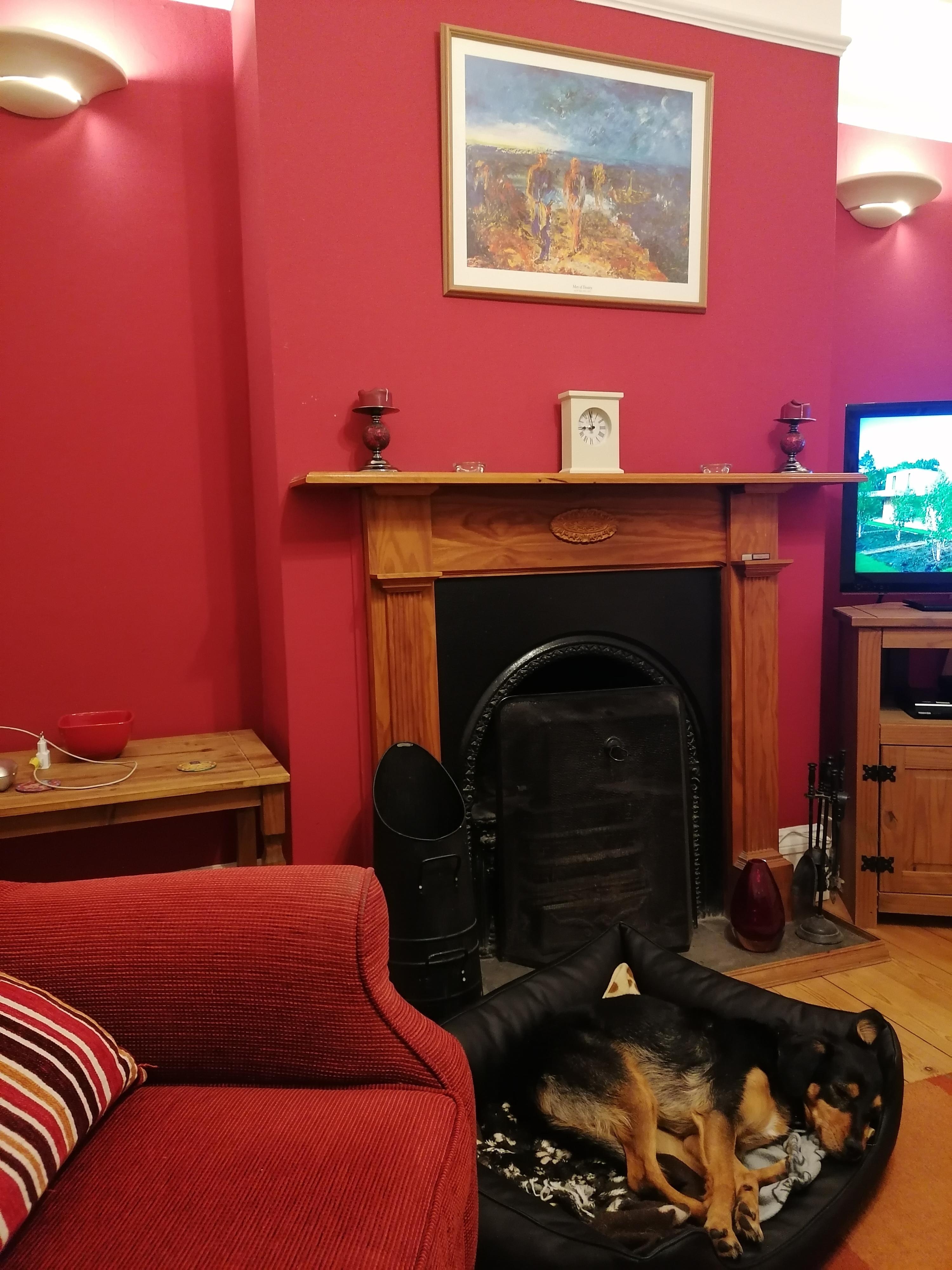 The cosy and very tasteful living room