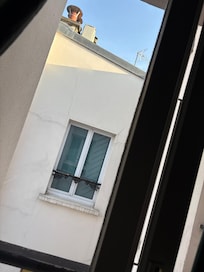 窓からは景色は見えません