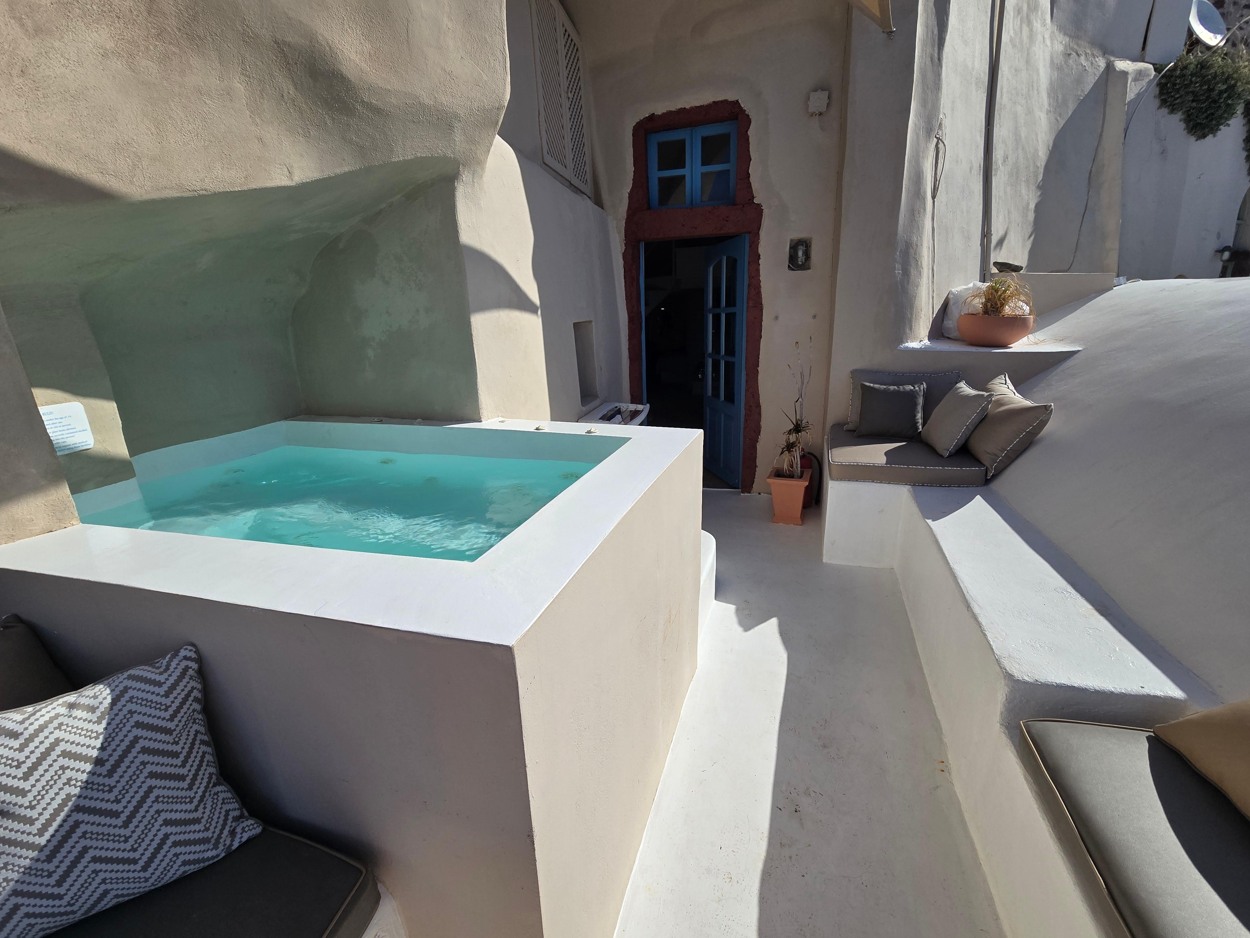 Odysseus villa entry