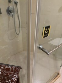 I showered with this door for 2 nights (if you hold it to close, it will pop open).