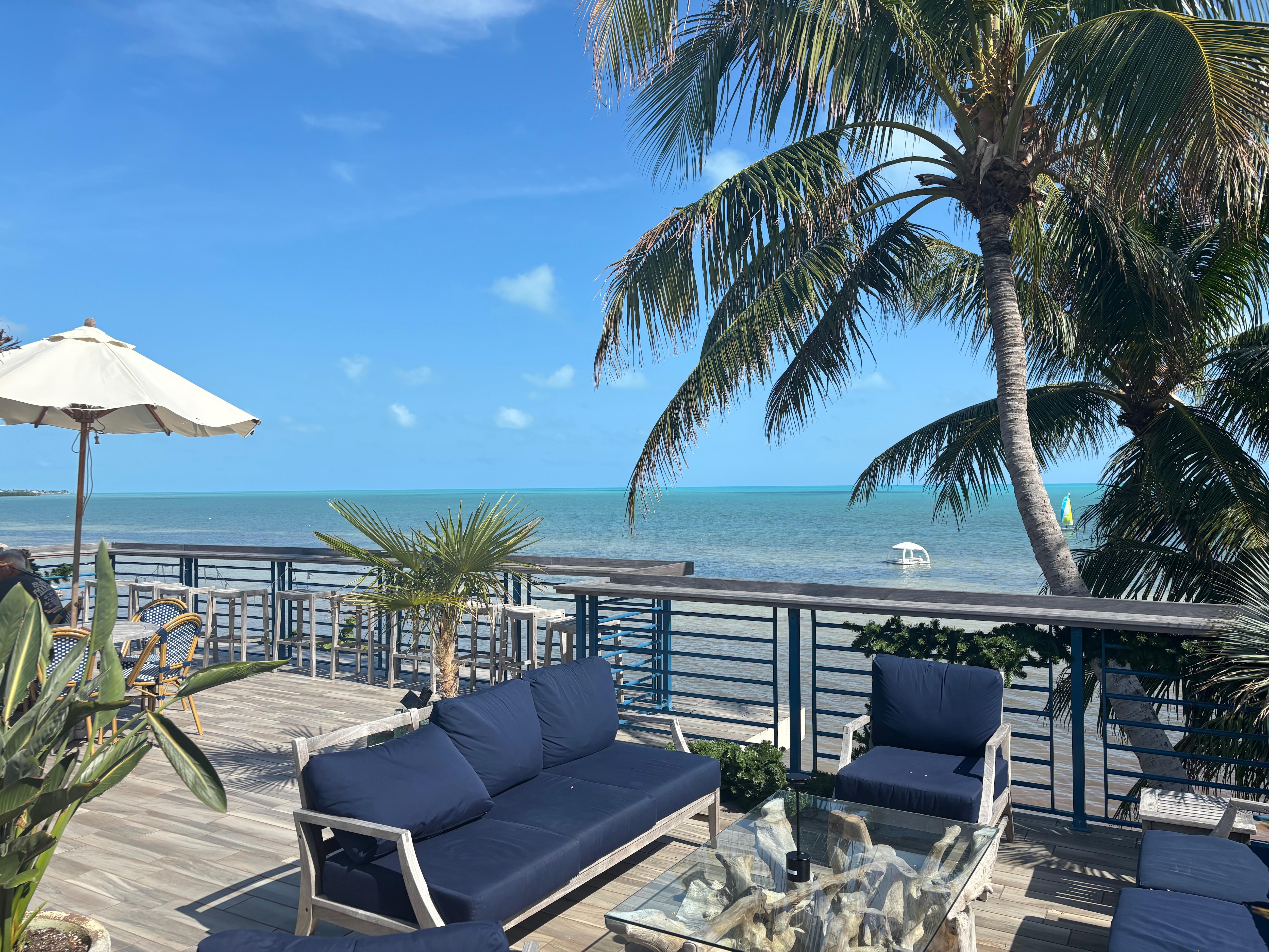 Roof top bar & restaurant on site