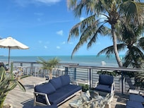 Roof top bar & restaurant on site