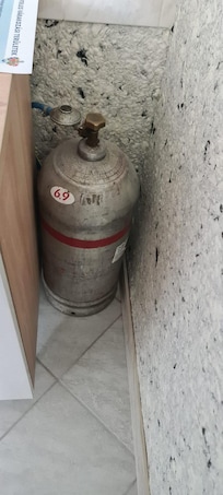 Gasflasche in der Ecke