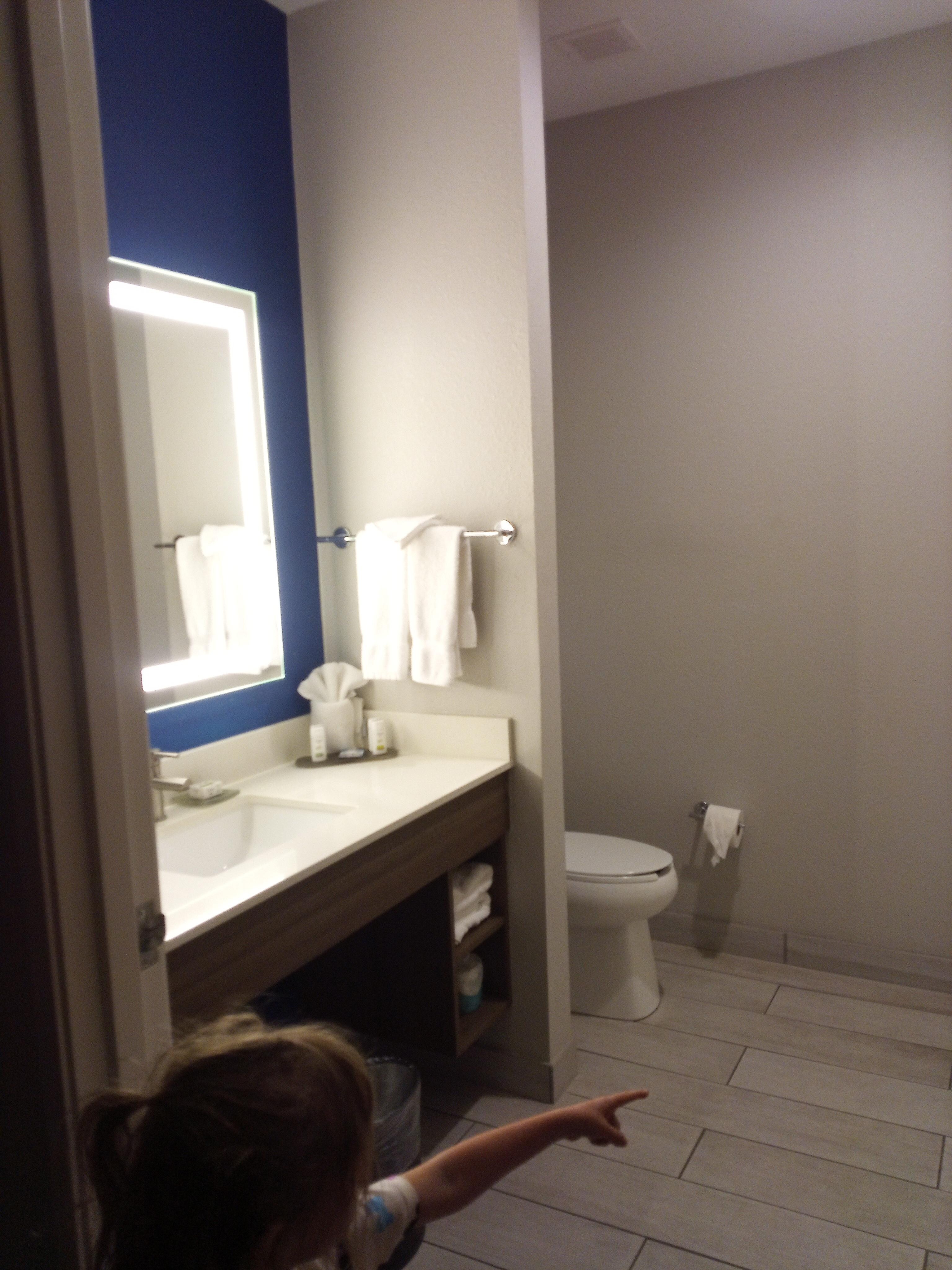 Bathroom in the 6 person bedroom 
