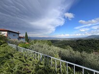 Blick vom Pool in die Landschaft