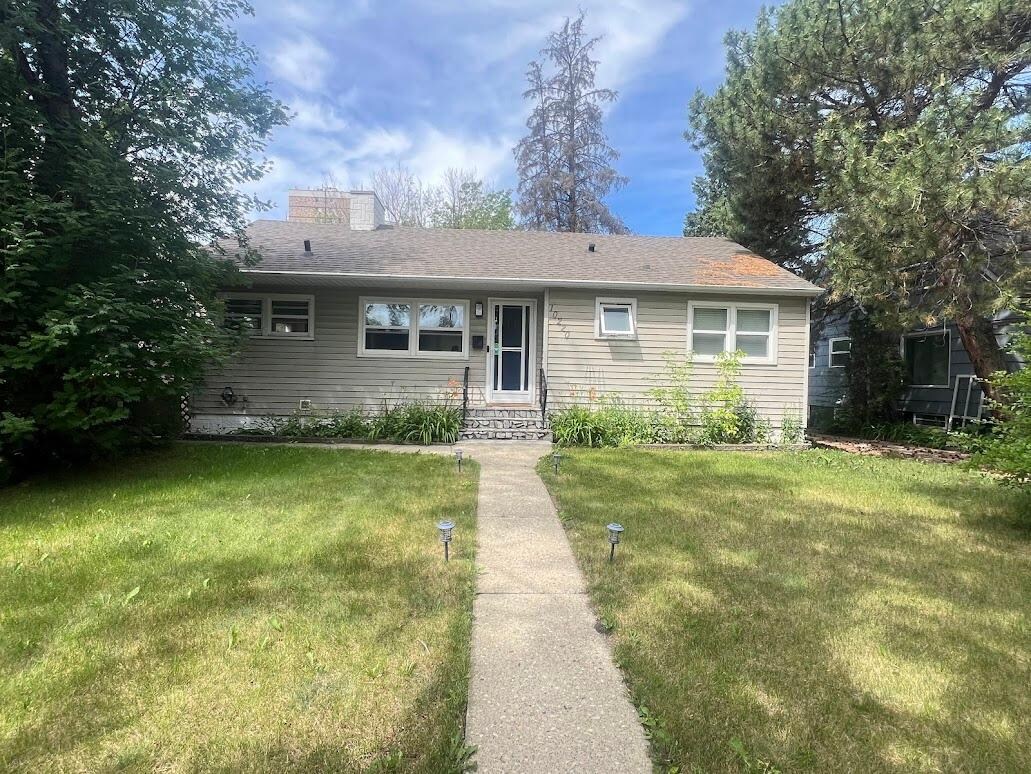 The house and yard is well-maintained. 