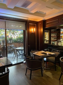 Bar/ Restaurante/ Café da manhã