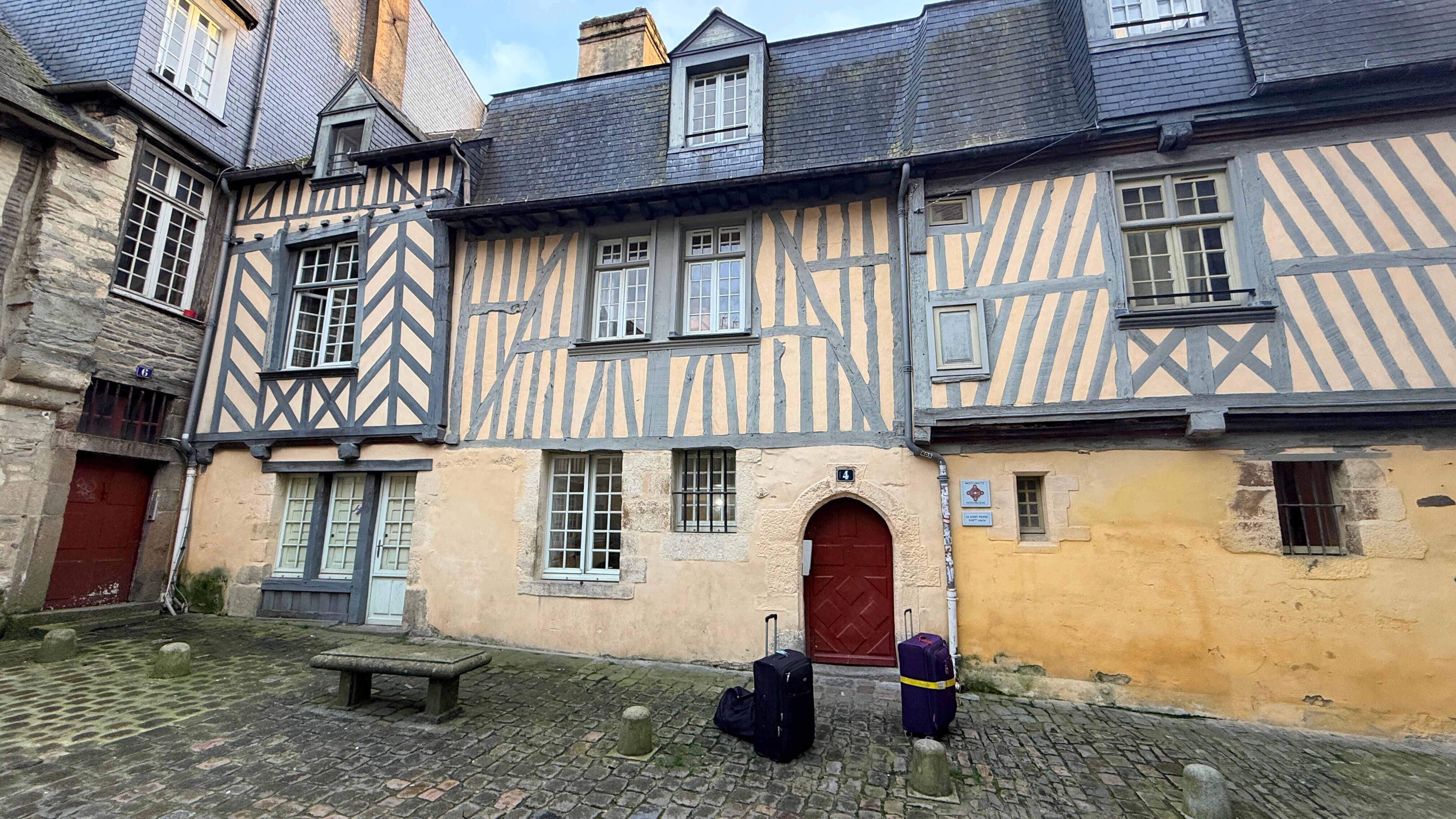 The street entry to the apartment 
