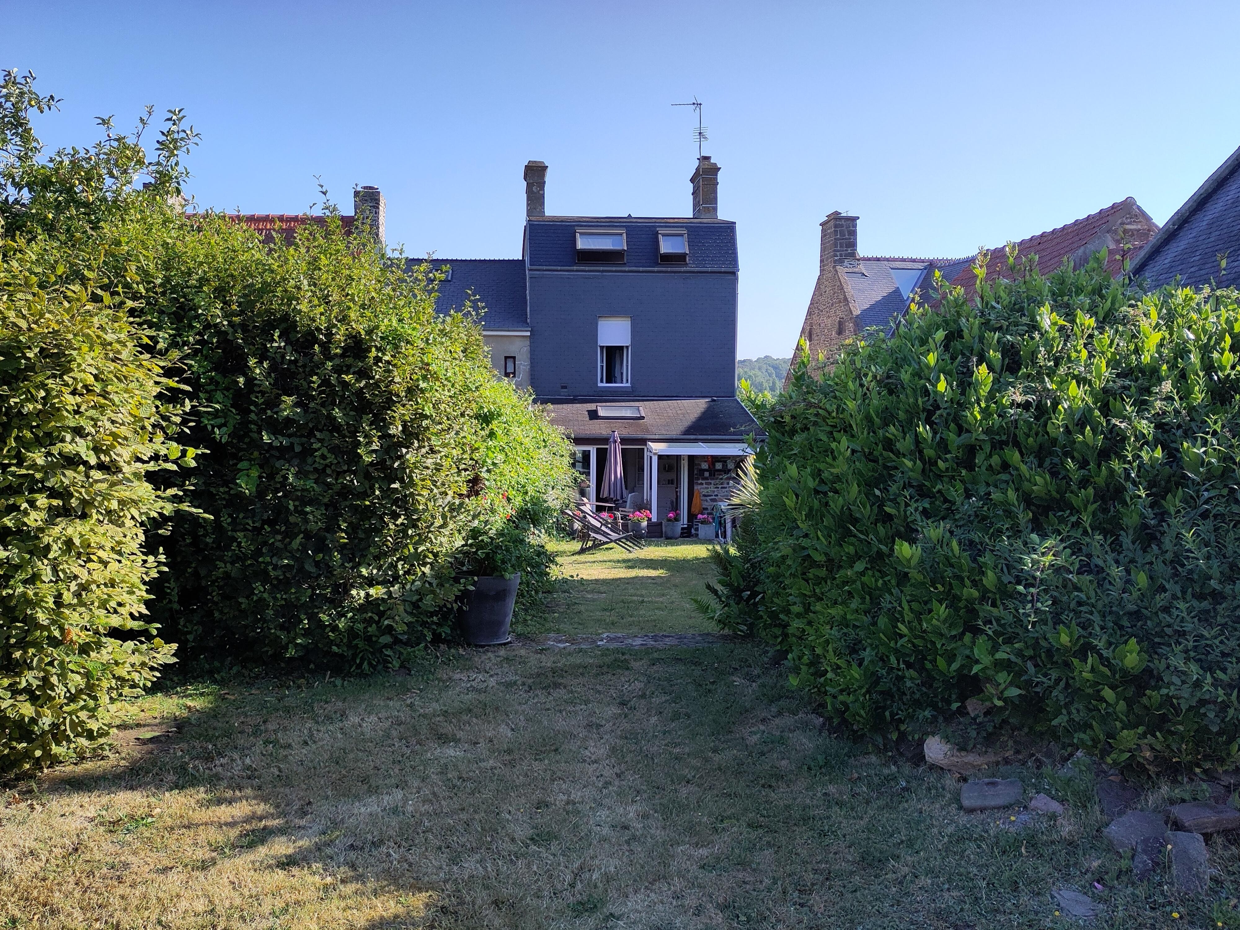 Blick auf das Haus von hinten 