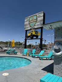 Loved the 50s decor of the hotel, as well as the sign out front!