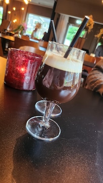 spiste på restaurant ved siden af