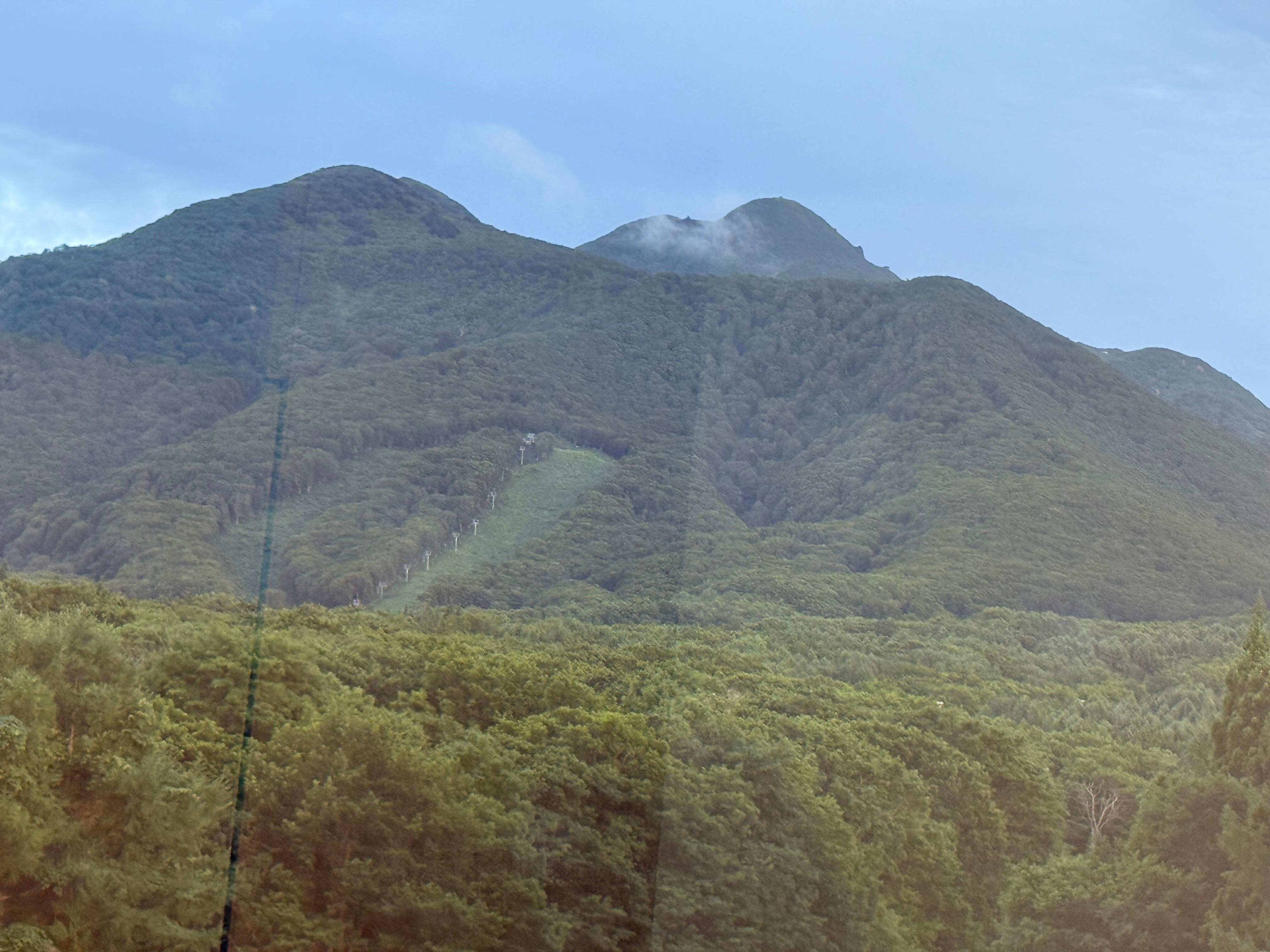 部屋から見た岩木山