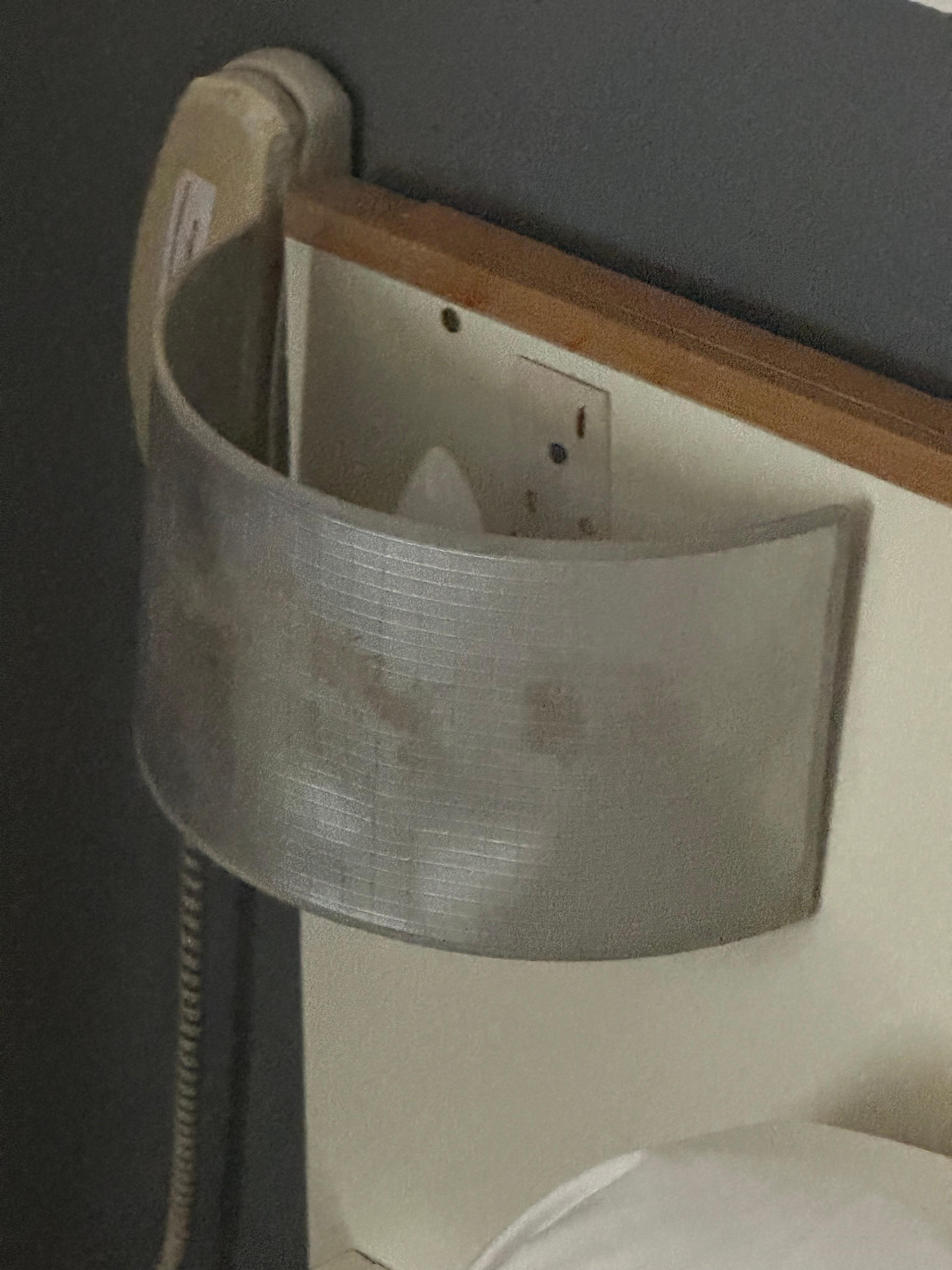 What is wrong with this lamp -- yuck.