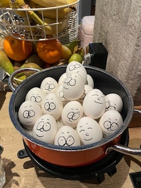 Humor on the breakfast buffet