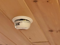 Smoke detector hanging down