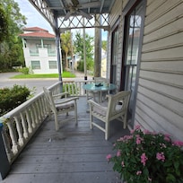 Front porch (right side)