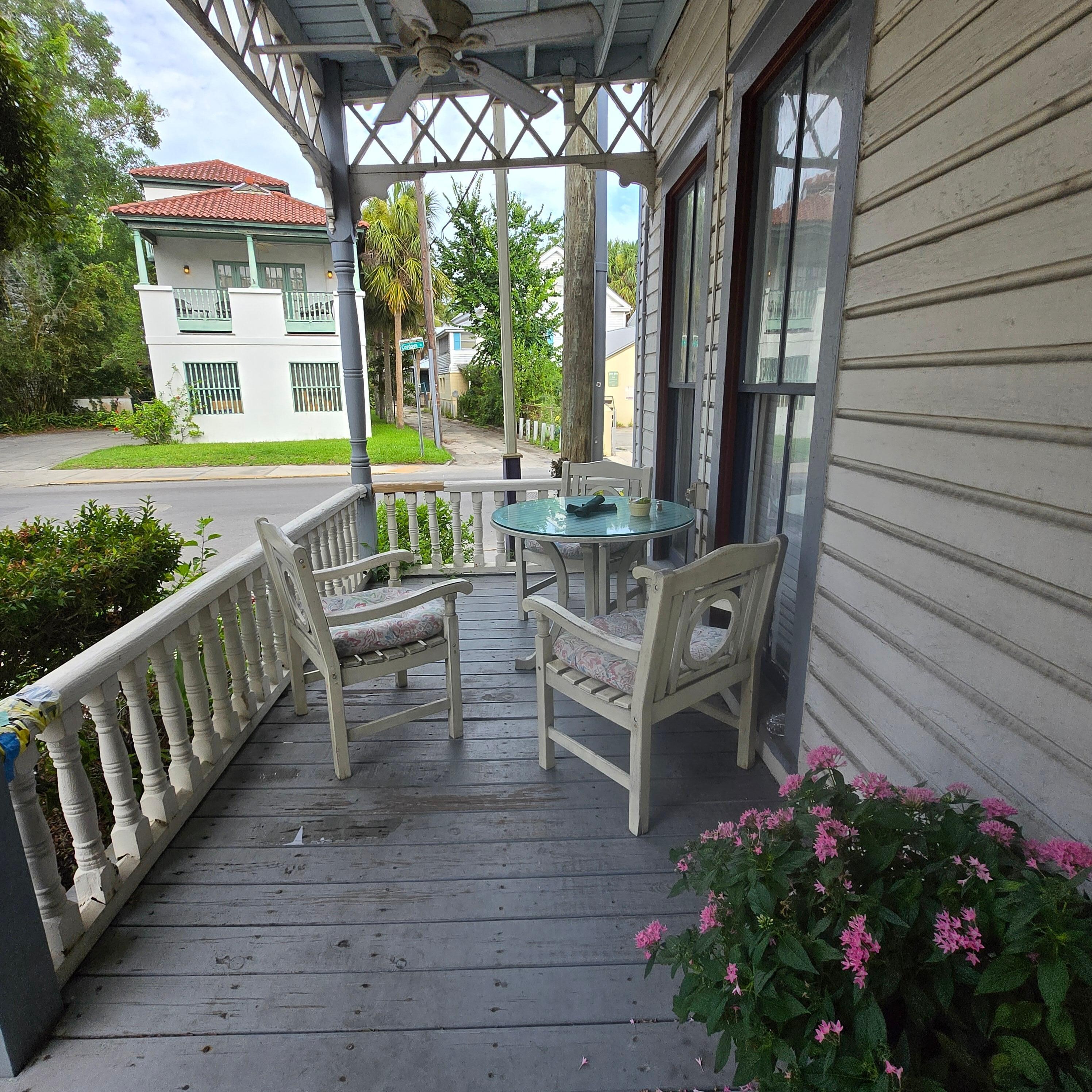 Front porch (right side)