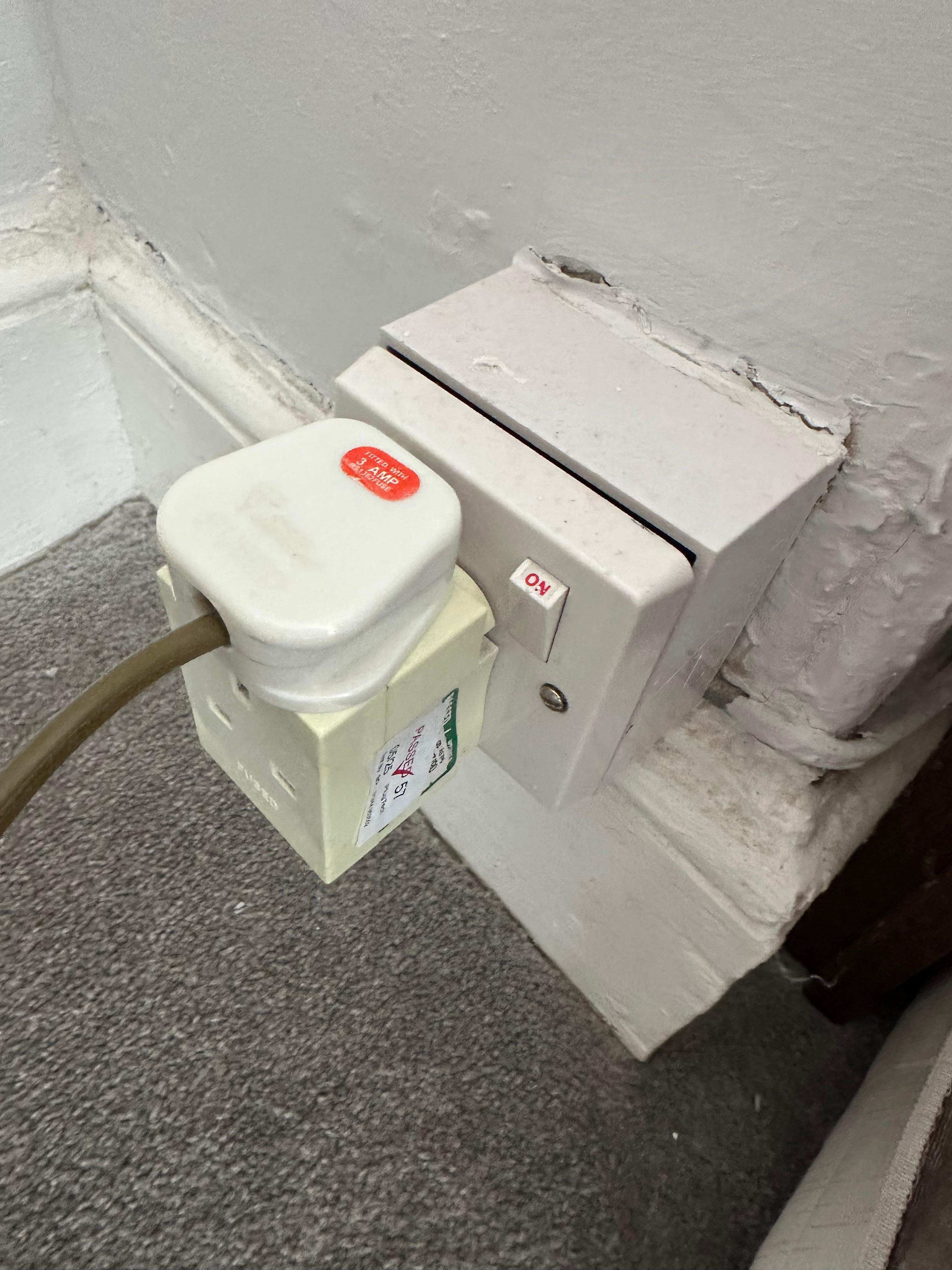 Very suspicious Pat test sticker on this loose socket