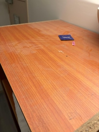 Si vous souhaitez de la saleté et si vous manquez d’un préservatif il y en a dans la chambre