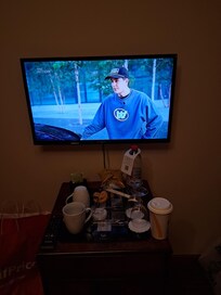 Det stod att det skulle finns satellit kanaler.det inga bara tjeckst talande skit